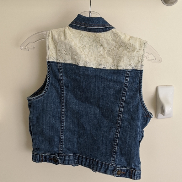🖤 (2/$40) Forever 21 denim vest with lace - Picture 3 of 5